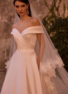 'Yanisha Wedding Dress