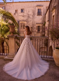 'Yuberta Wedding Dress